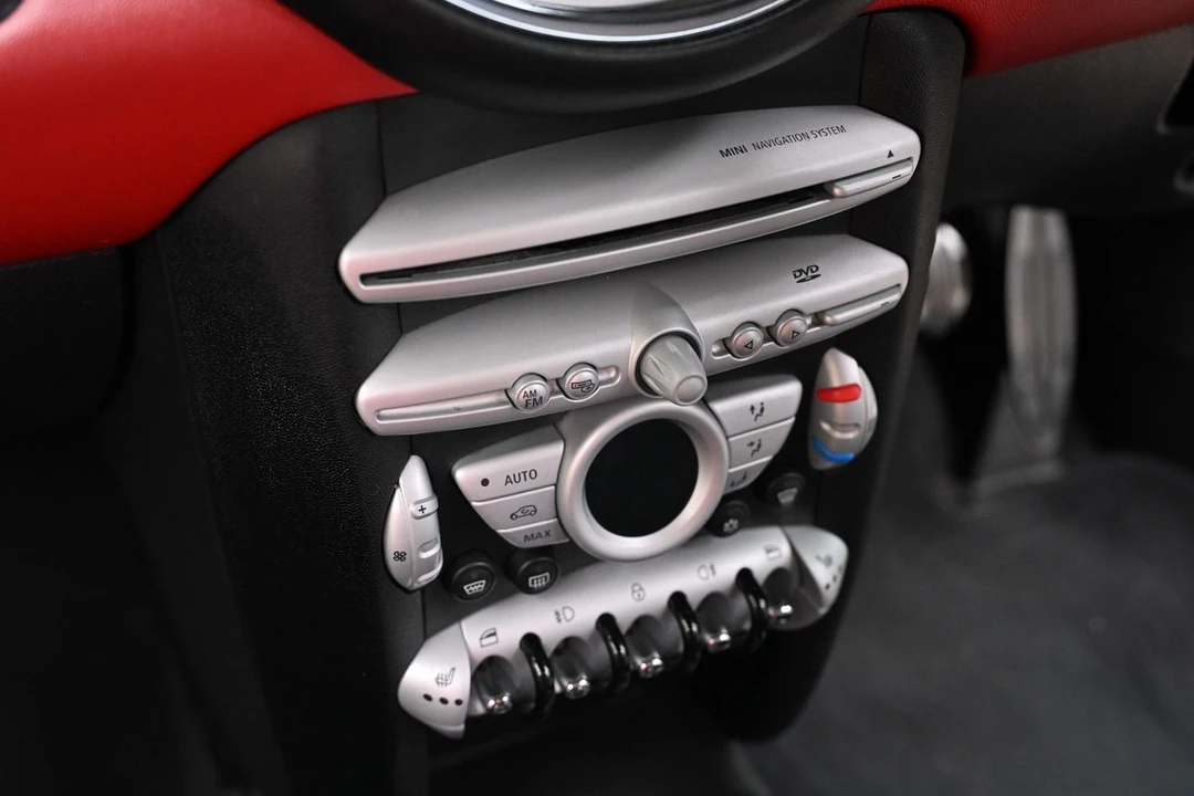 2010 Mini Mini John Cooper Works 2nd Gen - Image 17 of 30