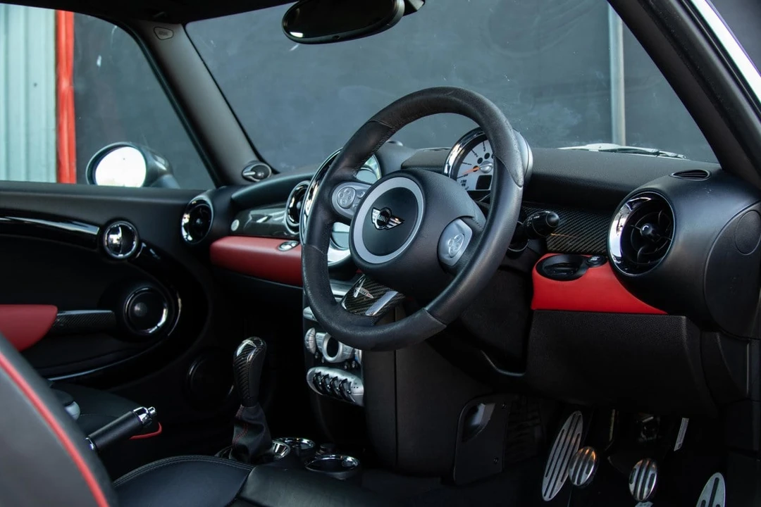 2010 Mini Mini John Cooper Works 2nd Gen - Image 19 of 30