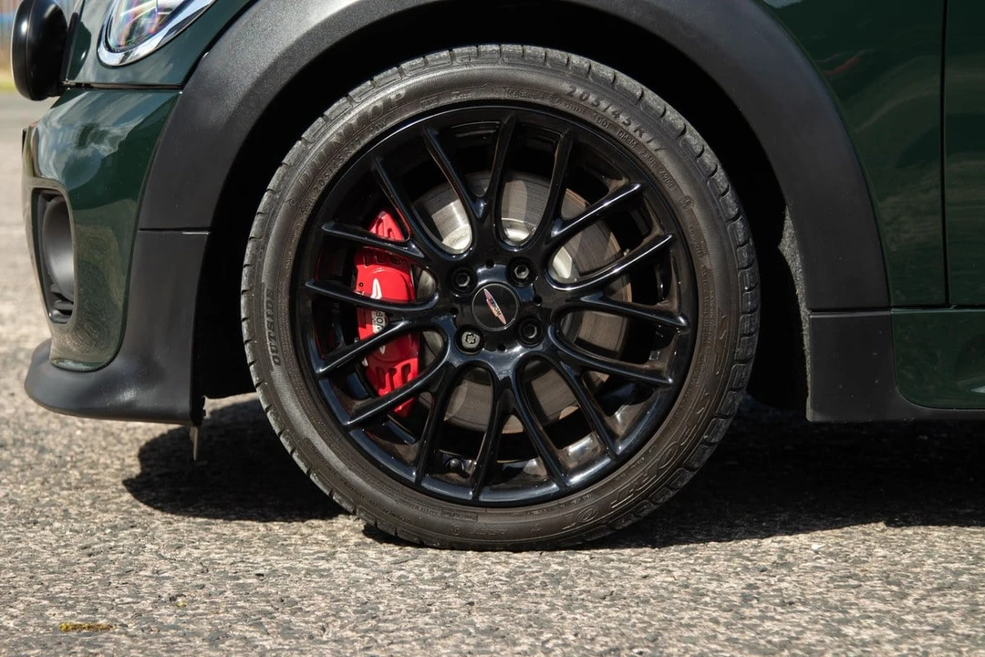 2010 Mini Mini John Cooper Works 2nd Gen - Image 17 of 30