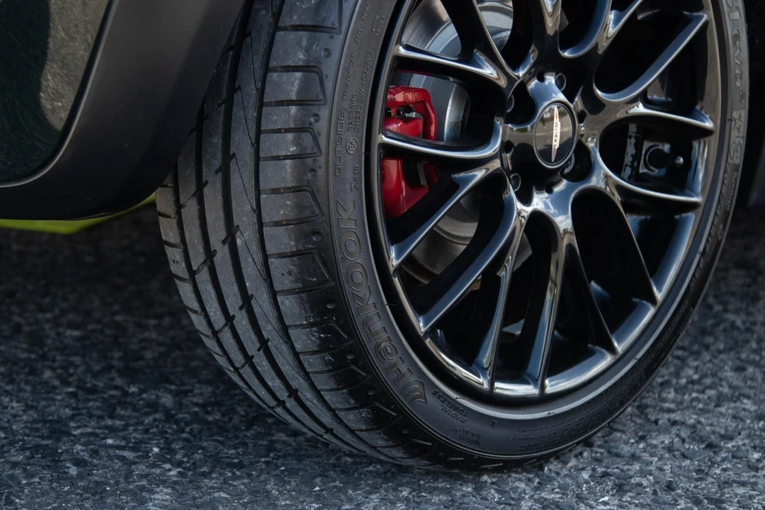 2010 Mini Mini John Cooper Works 2nd Gen - Image 15 of 30