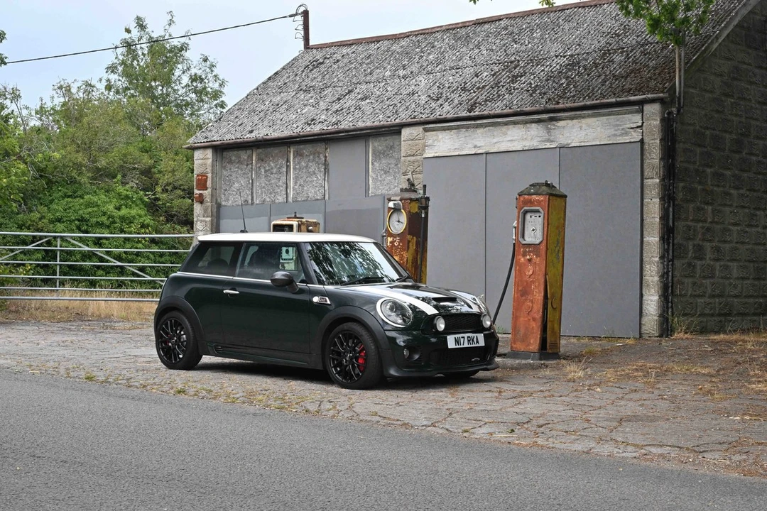 2010 Mini Mini John Cooper Works 2nd Gen - Image 22 of 30