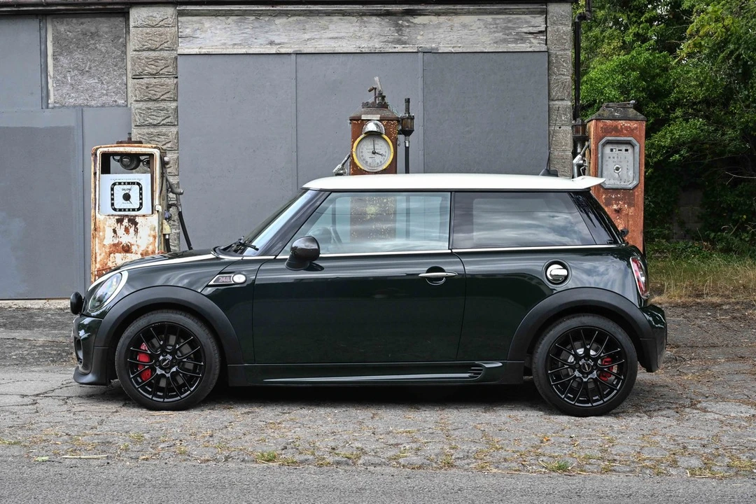 2010 Mini Mini John Cooper Works 2nd Gen - Image 16 of 30