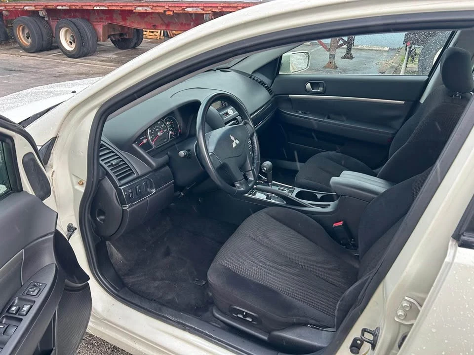 2010 Mitsubishi 3000GT - Image 10 of 12