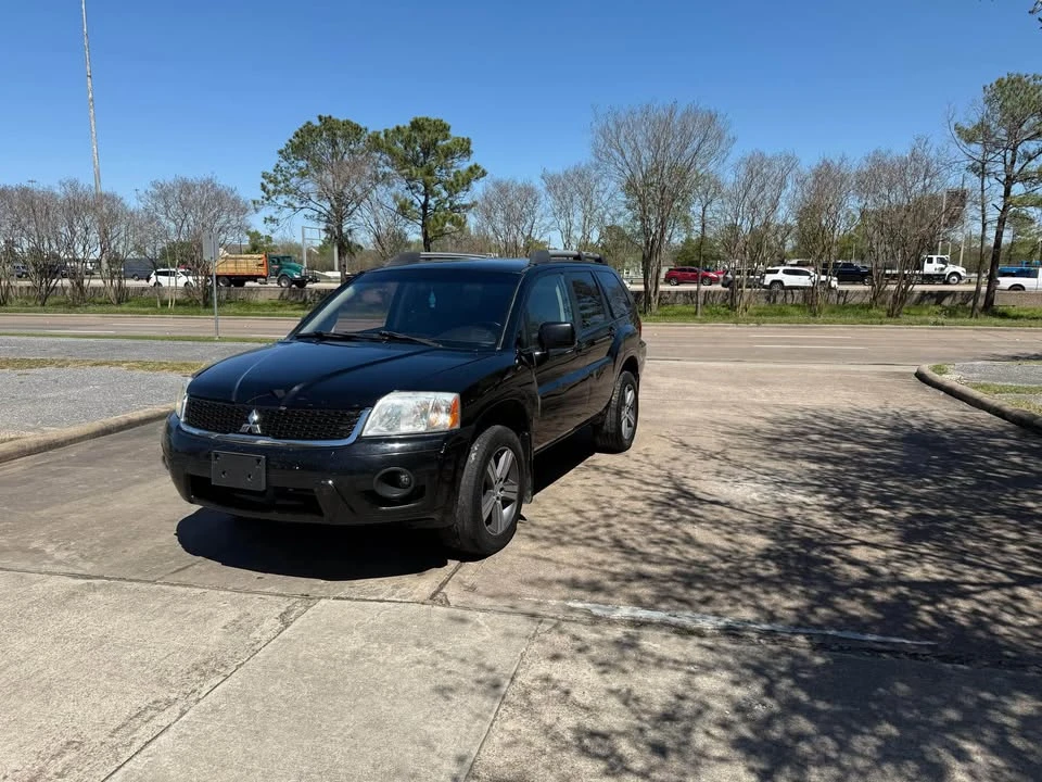 2010 Mitsubishi Endeavor - Image 9 of 16