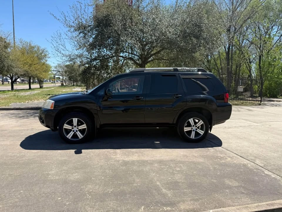 2010 Mitsubishi Endeavor - Image 8 of 16