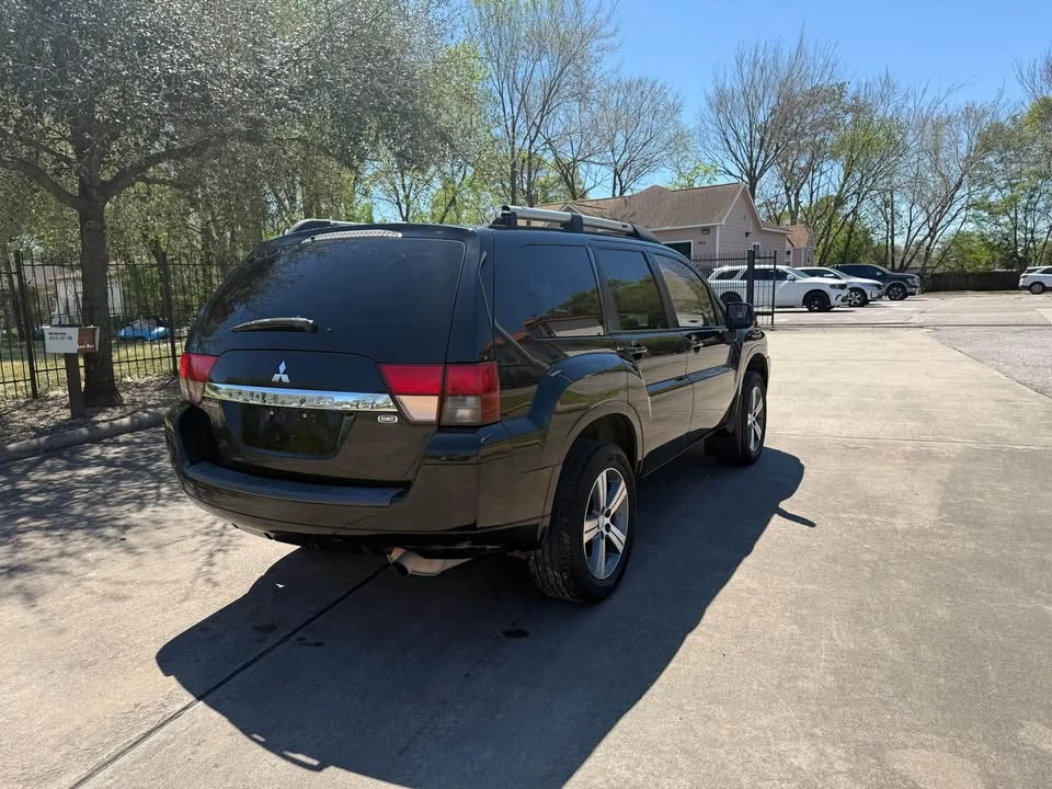2010 Mitsubishi Endeavor - Image 2 of 16