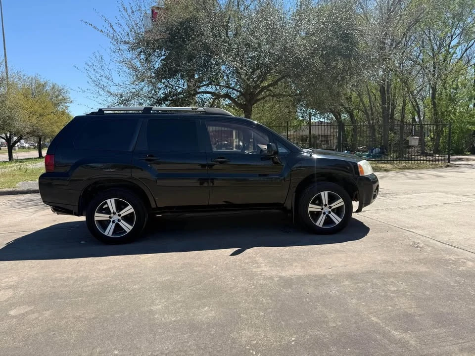 2010 Mitsubishi Endeavor - Image 7 of 16