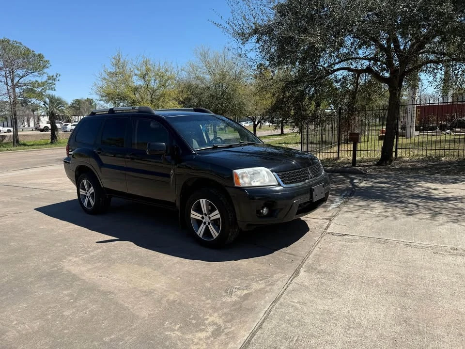 2010 Mitsubishi Endeavor - Image 3 of 16