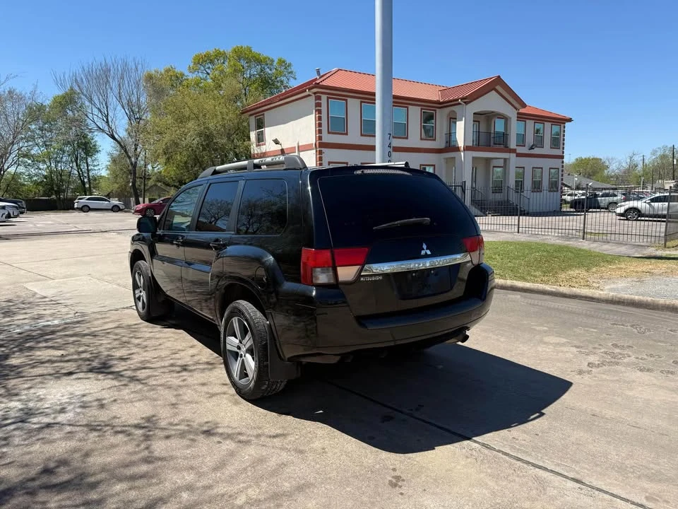 2010 Mitsubishi Endeavor - Image 4 of 16