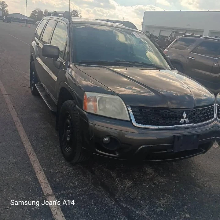 2010 Mitsubishi Endeavor - Image 4 of 7