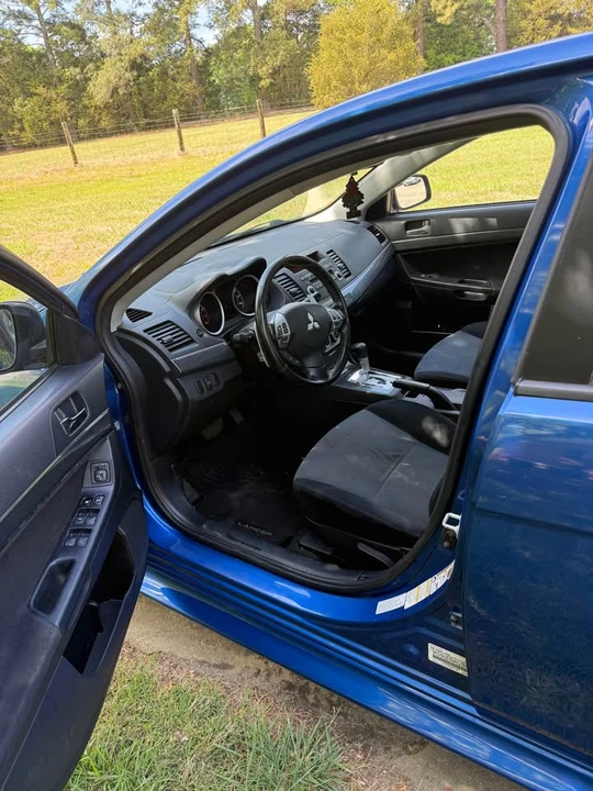2010 Mitsubishi Lancer - Image 6 of 11