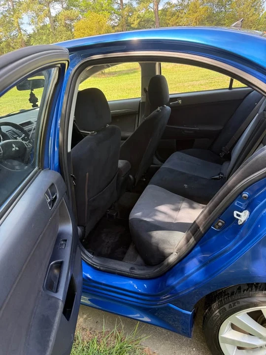 2010 Mitsubishi Lancer - Image 7 of 11