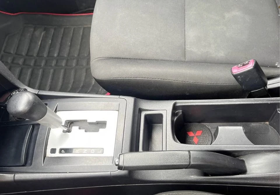 2010 Mitsubishi Lancer - Image 9 of 12