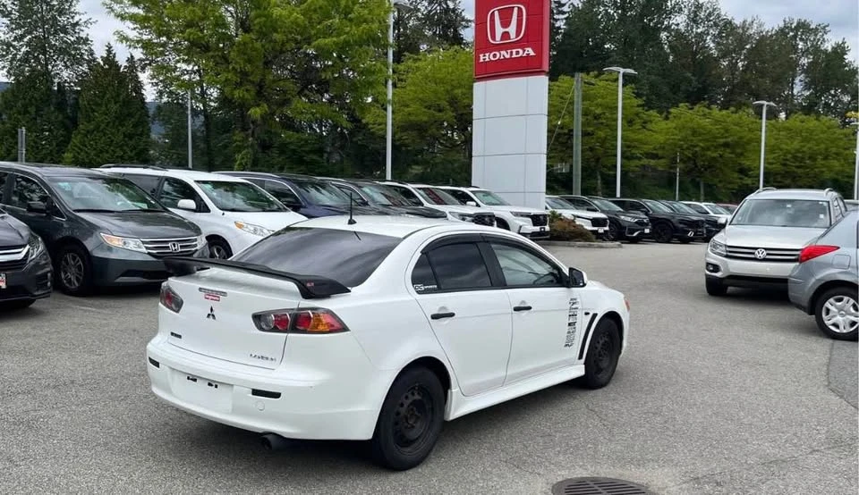 2010 Mitsubishi Lancer - Image 2 of 12