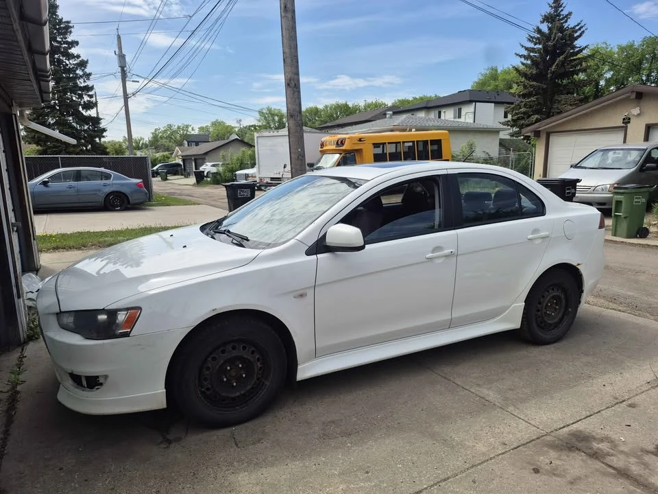 2010 Mitsubishi Lancer - Image 4 of 5