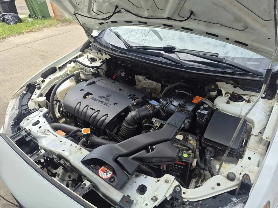 2010 Mitsubishi Lancer - Image 5 of 5