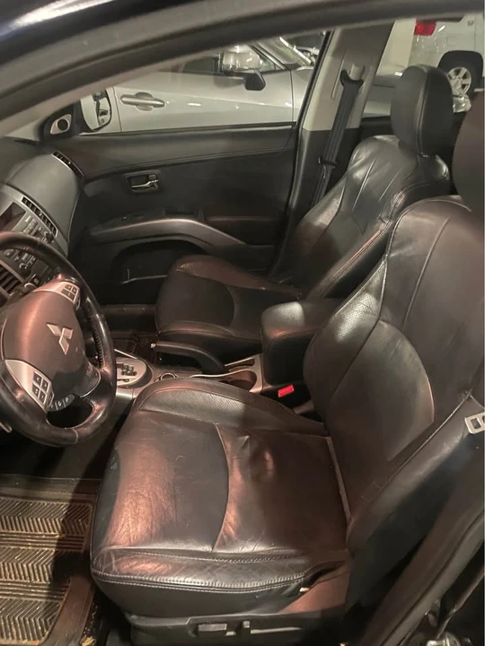 2010 Mitsubishi Outlander - Image 6 of 18
