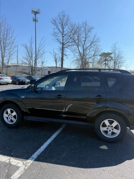 2010 Mitsubishi Outlander - Image 8 of 12