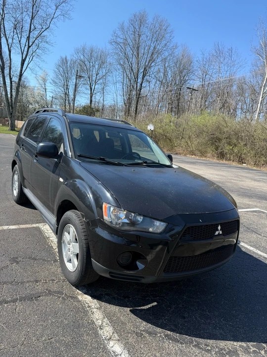 2010 Mitsubishi Outlander - Image 3 of 12