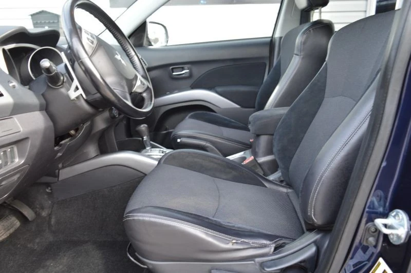 2010 Mitsubishi Outlander - Image 12 of 12