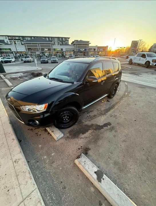 2010 Mitsubishi Outlander - Image 10 of 10