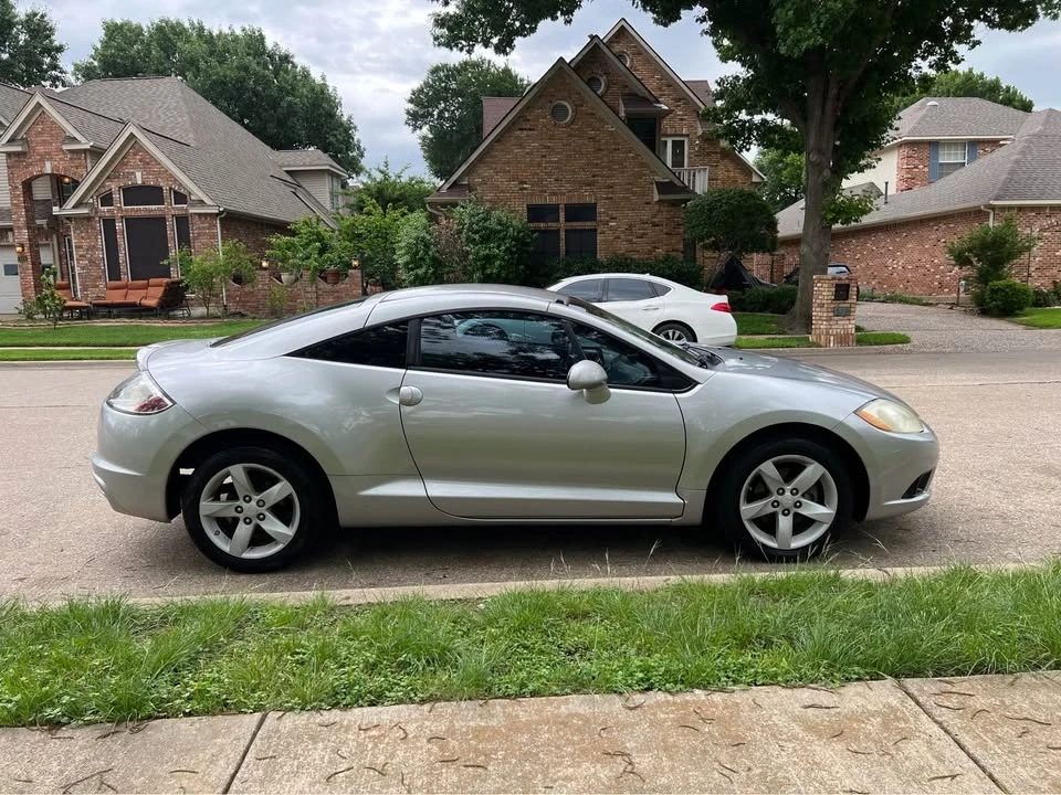 2010 Mitsubishi Eclipse 4th Gen - Image 2 of 8