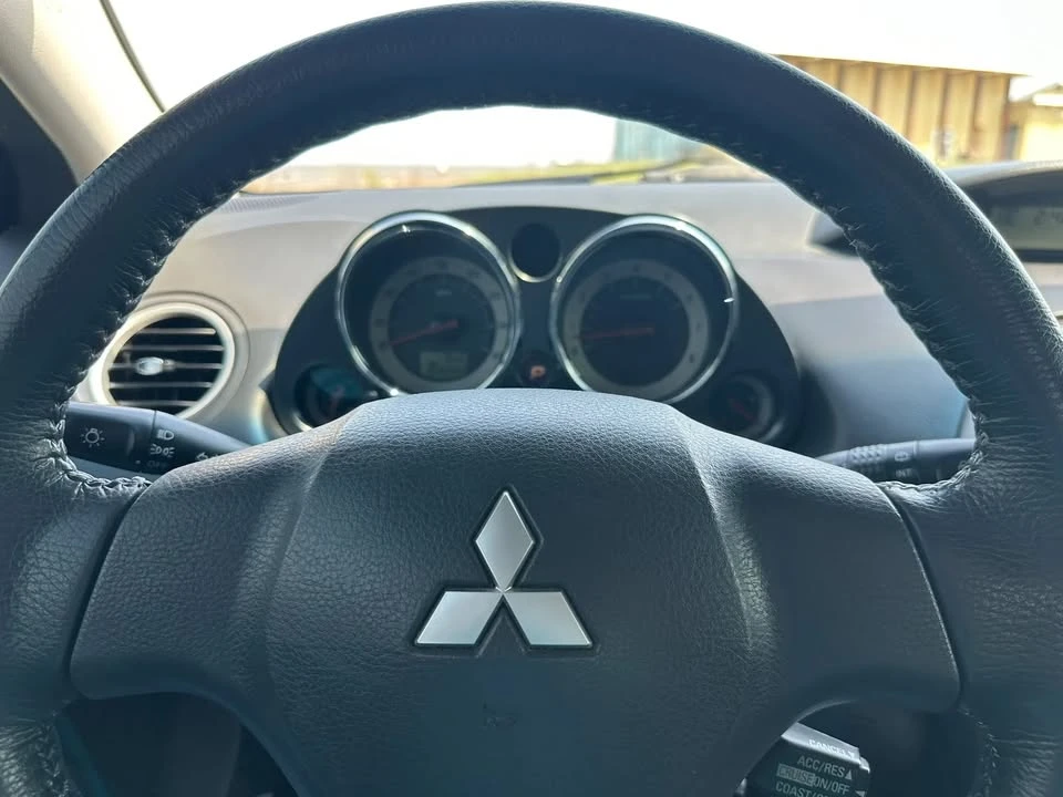2010 Mitsubishi Eclipse 4th Gen - Image 8 of 14
