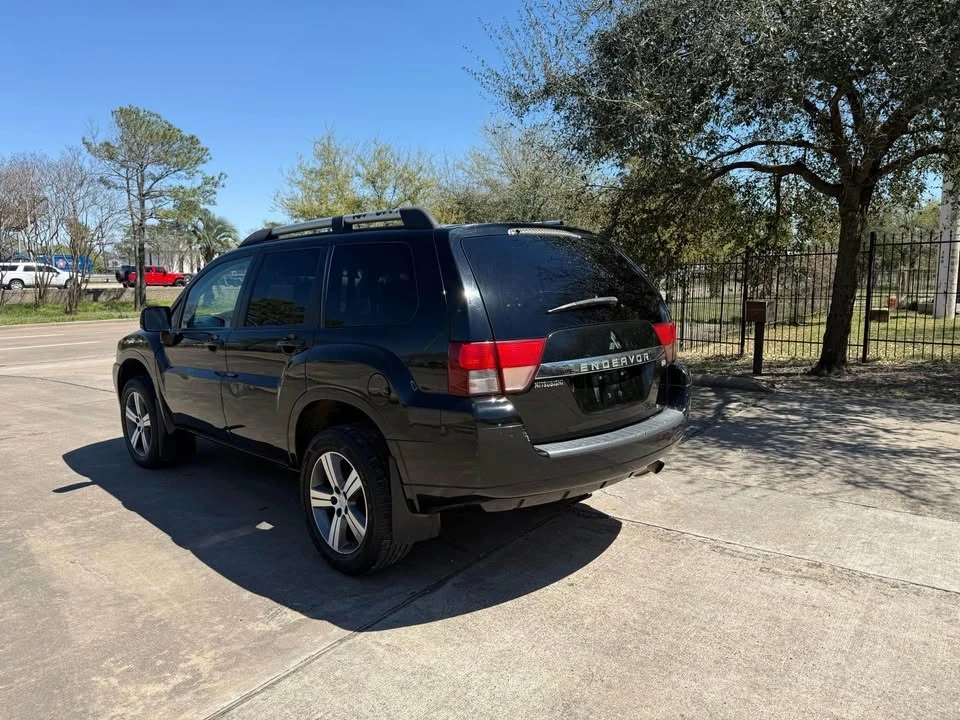 2010 Mitsubishi Endeavor - Image 10 of 20