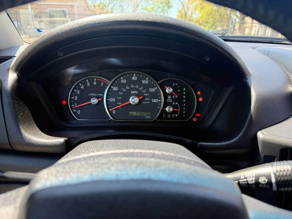 2010 Mitsubishi Endeavor - Image 18 of 20