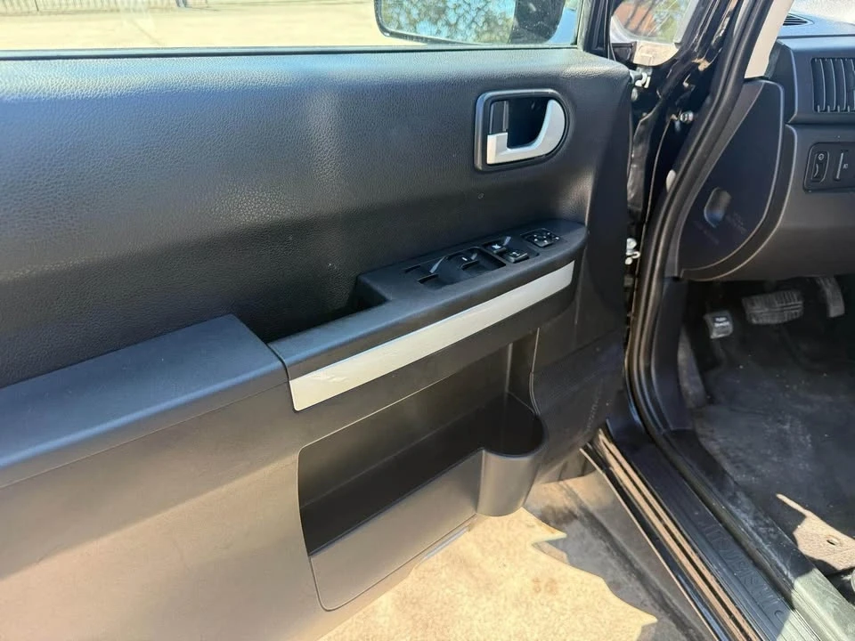 2010 Mitsubishi Endeavor - Image 19 of 20