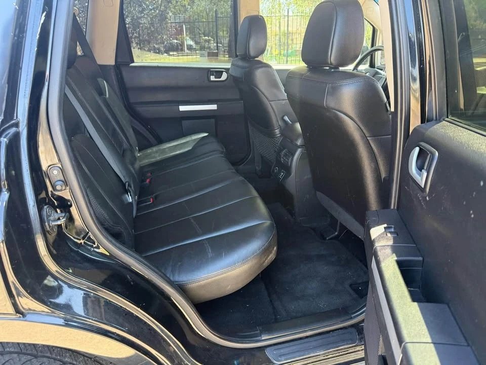 2010 Mitsubishi Endeavor - Image 14 of 20