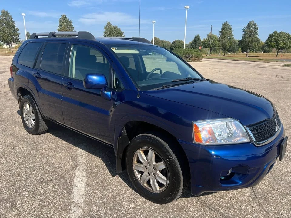 2010 Mitsubishi Endeavor - Image 7 of 9