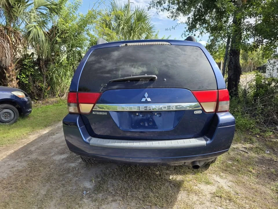 2010 Mitsubishi Endeavor - Image 11 of 11