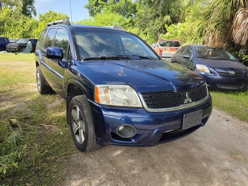 2010 Mitsubishi Endeavor - Image 2 of 11