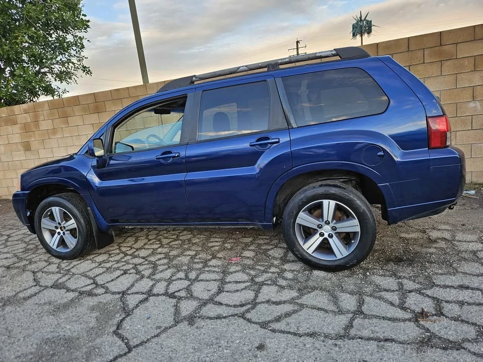 2010 Mitsubishi Endeavor - Image 8 of 17