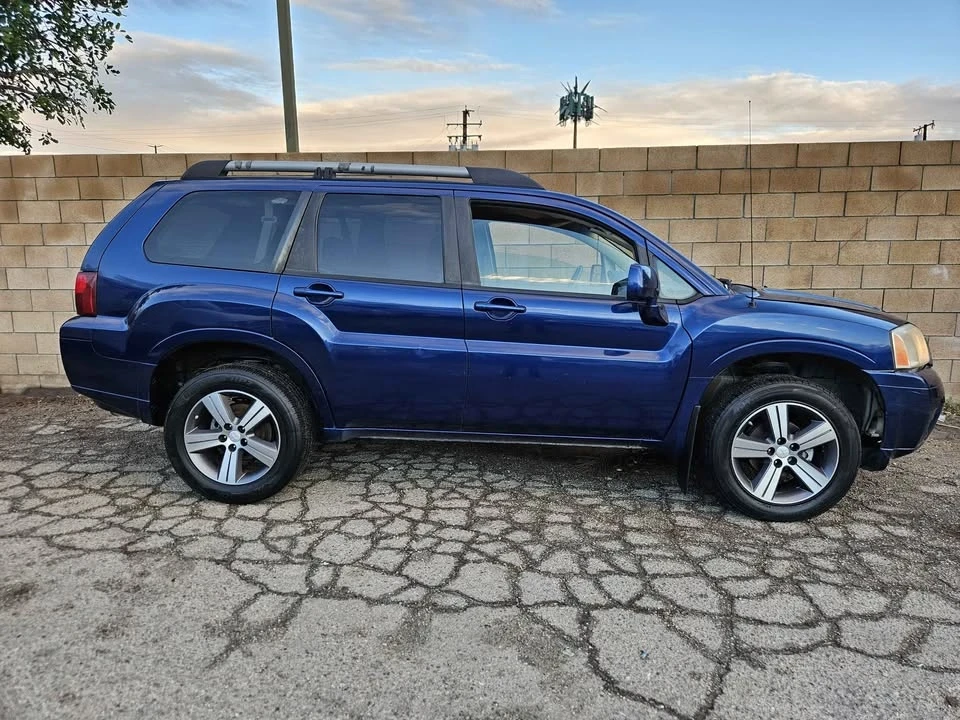 2010 Mitsubishi Endeavor - Image 12 of 17