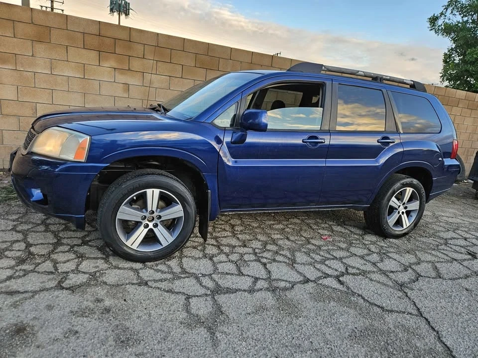 2010 Mitsubishi Endeavor - Image 2 of 17