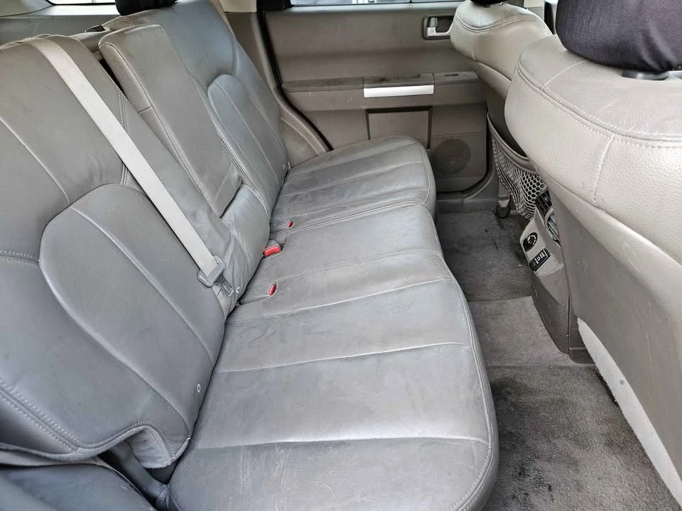 2010 Mitsubishi Endeavor - Image 6 of 17