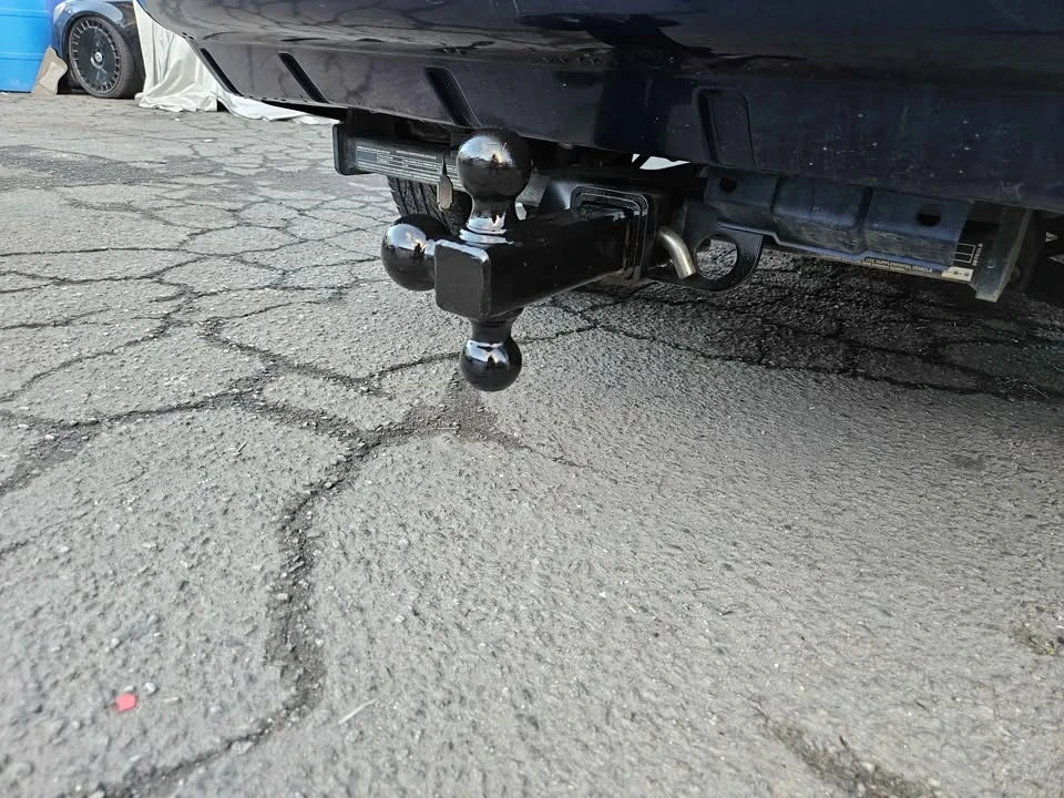 2010 Mitsubishi Endeavor - Image 7 of 17