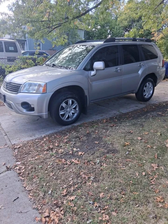 2010 Mitsubishi Endeavor - Image 3 of 11