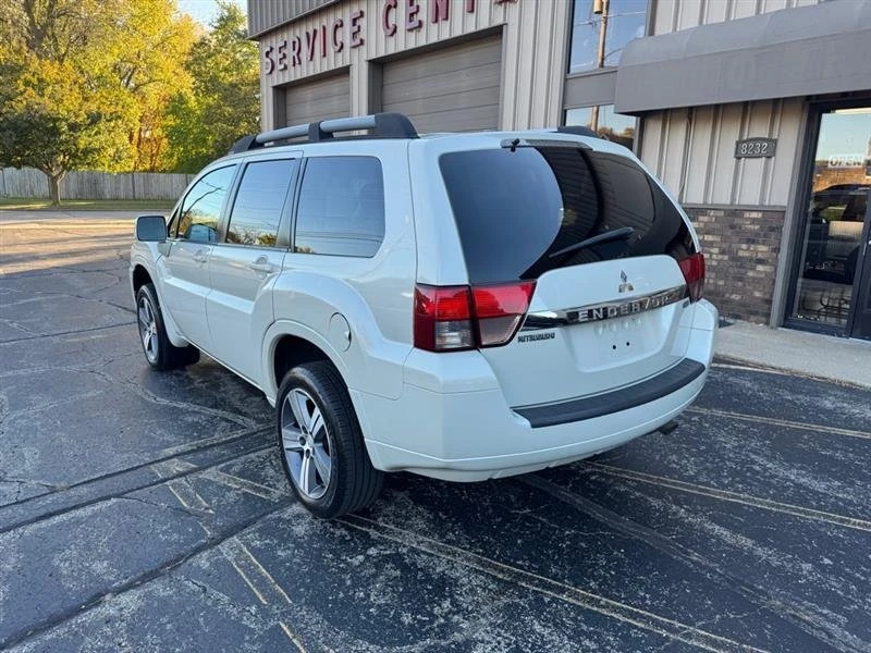 2010 Mitsubishi Endeavor - Image 4 of 20