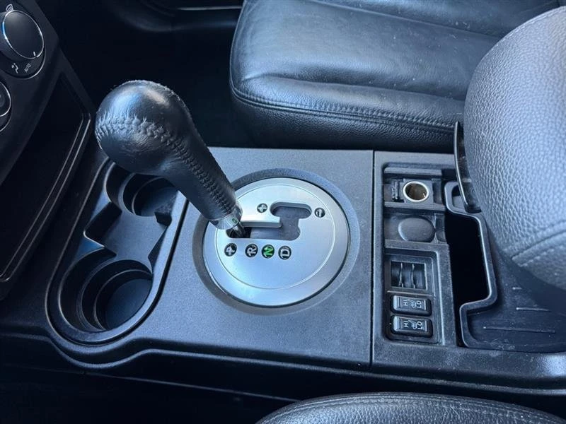 2010 Mitsubishi Endeavor - Image 17 of 20