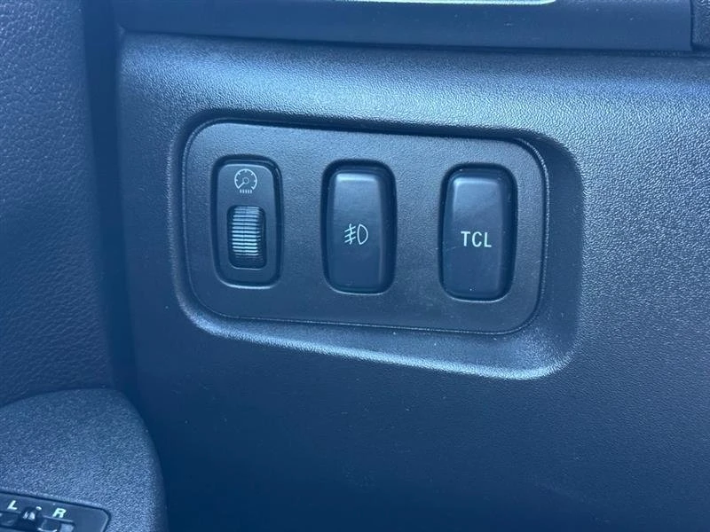 2010 Mitsubishi Endeavor - Image 18 of 20