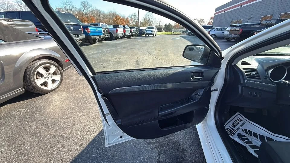 2010 Mitsubishi Lancer - Image 9 of 19