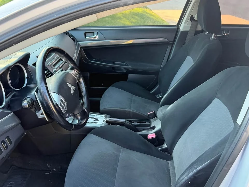 2010 Mitsubishi Lancer - Image 7 of 9