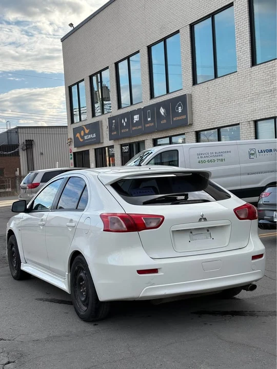 2010 Mitsubishi Lancer - Image 5 of 11