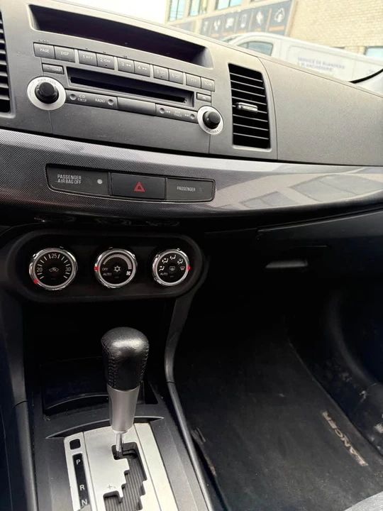 2010 Mitsubishi Lancer - Image 8 of 11