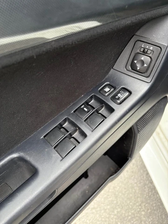2010 Mitsubishi Lancer - Image 11 of 11