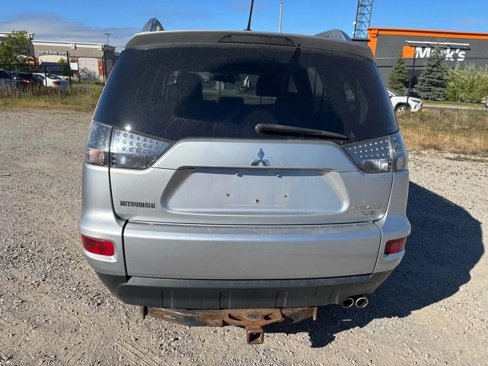 2010 Mitsubishi Outlander - Image 3 of 8