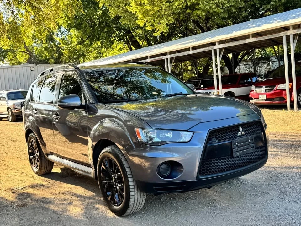 2010 Mitsubishi Outlander - Image 4 of 10
